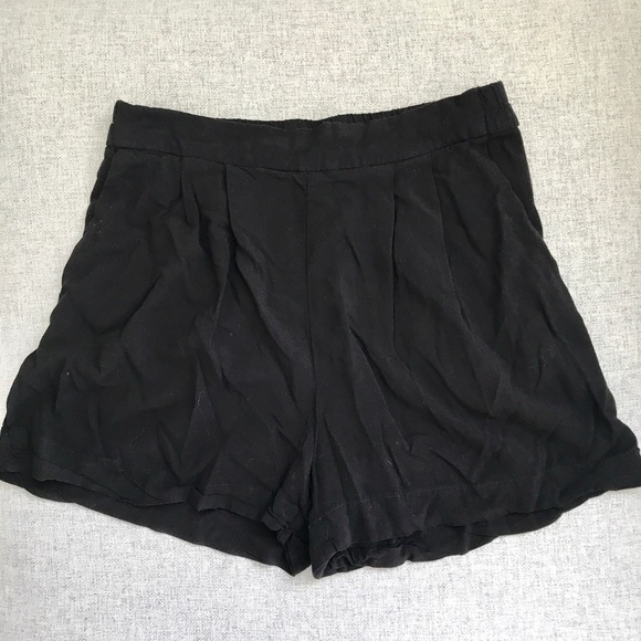 Black H&M cotton shorts size 4 //mid rise - Picture 3 of 5